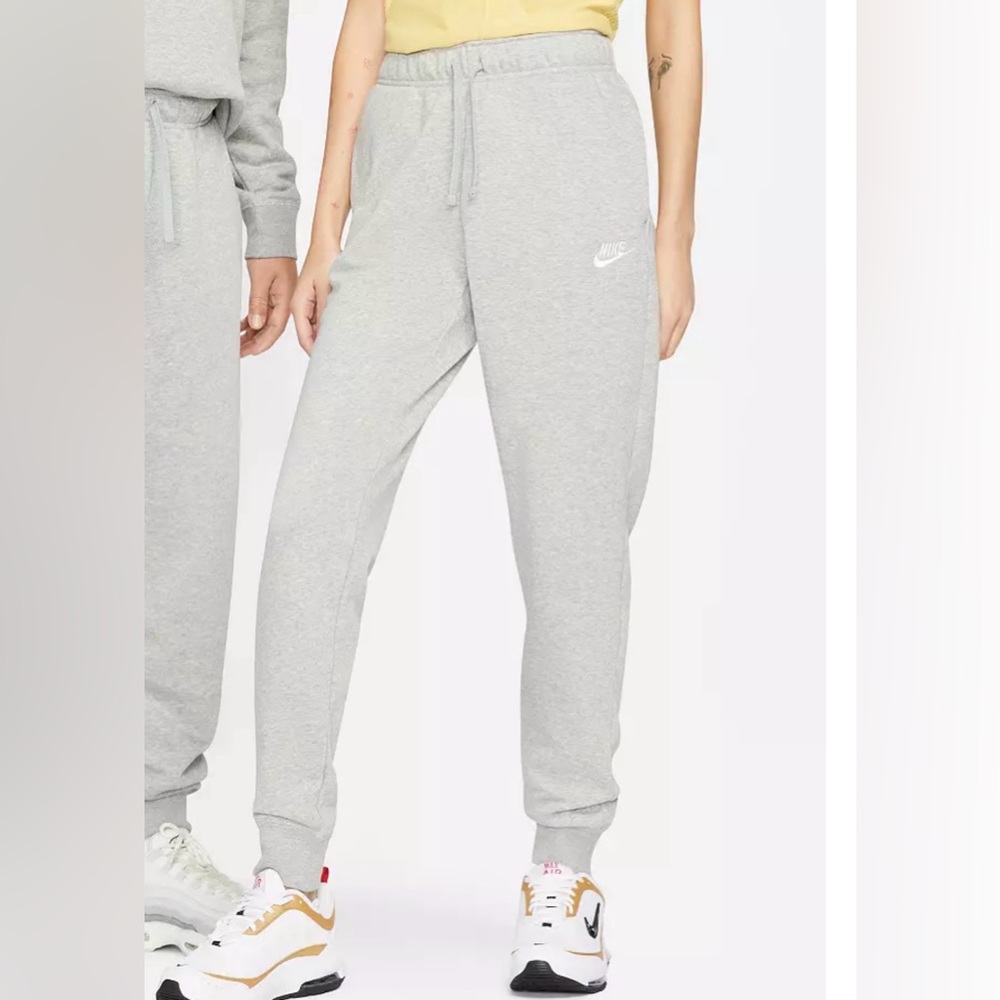 Nike Women’s Gray Heather Jogger Sweatpants with White Logo